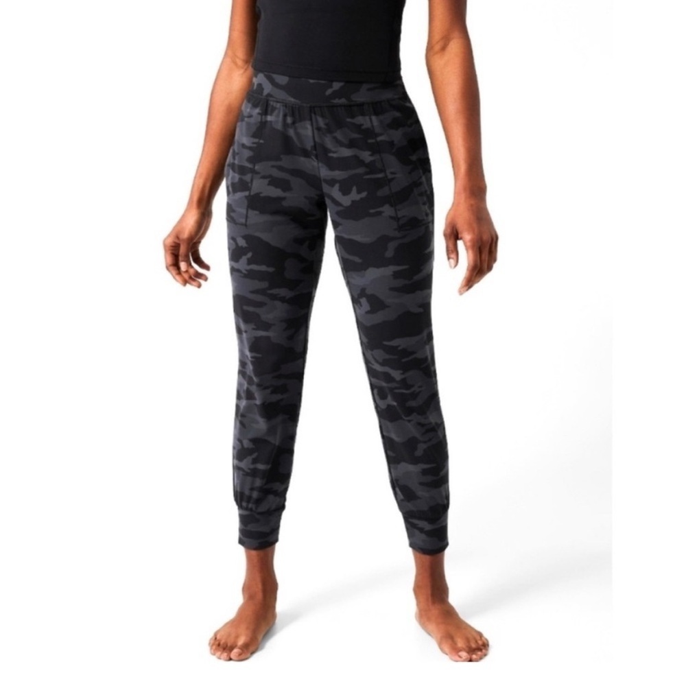 Athleta Salutation Camo Jogger Pants - Black and Grey size medium women's